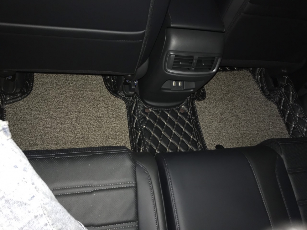 thảm lót sàn ô tô 6D trên chiếc xe Honda CRV 2019
